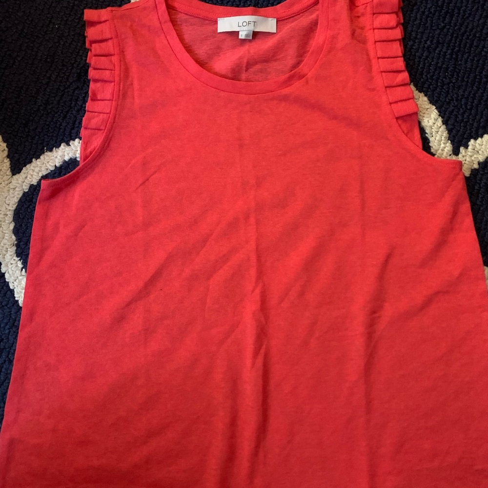 Super cute salmon colored tank